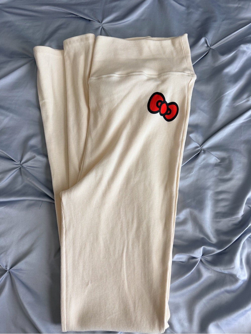 Hello Kitty Cream Ribbed Leggings with Red Bow Embroidery